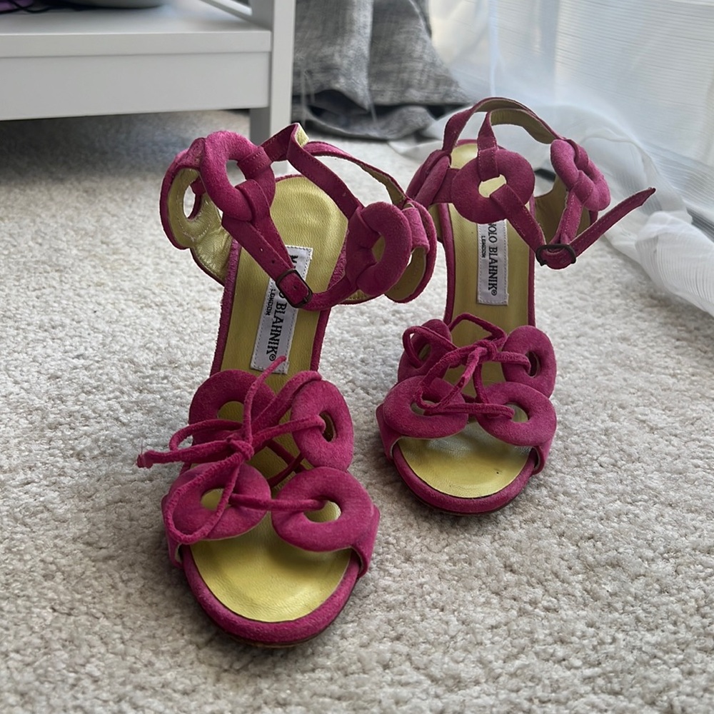 Authentic Manolo Blahnik sexy heels in pink 💗